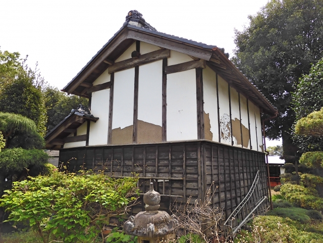 土蔵の解体費用はいくら？構造・材質ごとの費用比較と失敗を防ぐ注意点